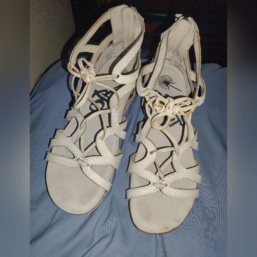 OTBT Women's SIZE 10 Wedge Strappy Sandals in Cream